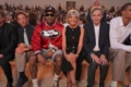 Future, Jeremy Allen White, H&eacute;l&egrave;ne Mercier-Arnault i Bernard Arnault na pokazie Louis Vuitton