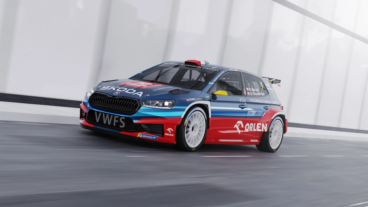 Miko Marczyk z samochodem Skoda Fabia