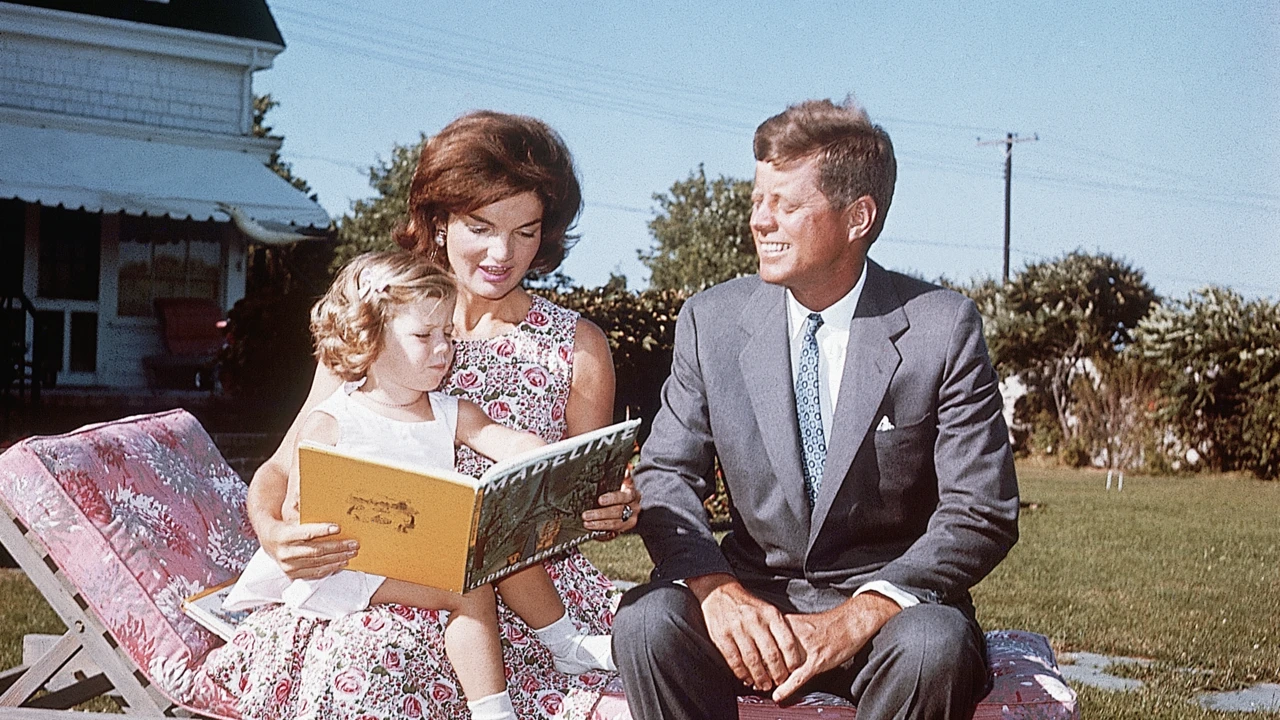 Jacqueline Kennedy i JFK z c&oacute;rką Caroline