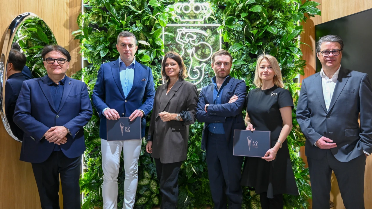 Przedstawiciele inwestorów oraz studia Pininfarina