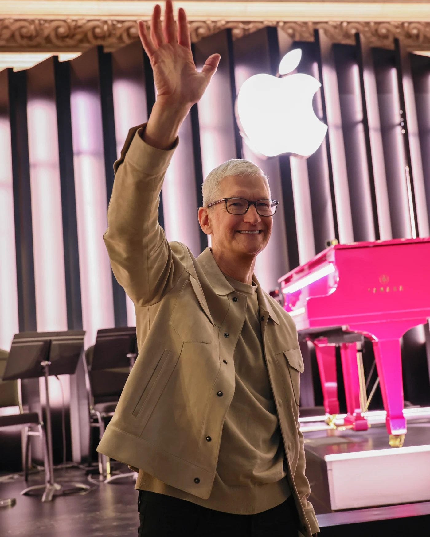 Apple obchodzi 50 lat. Jaką firmę zostawia Tim Cook?