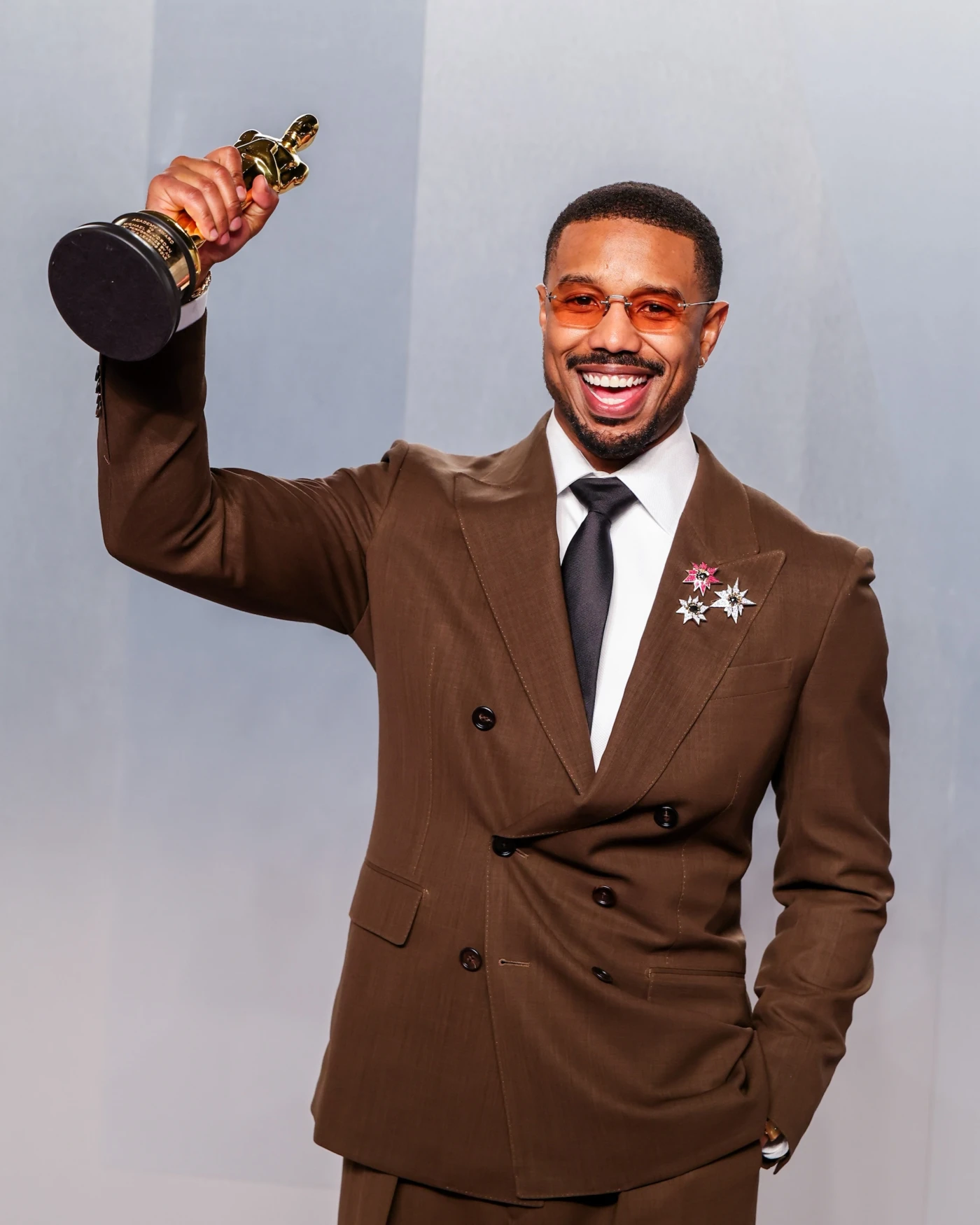 męskie broszki oscary michael b. jordan