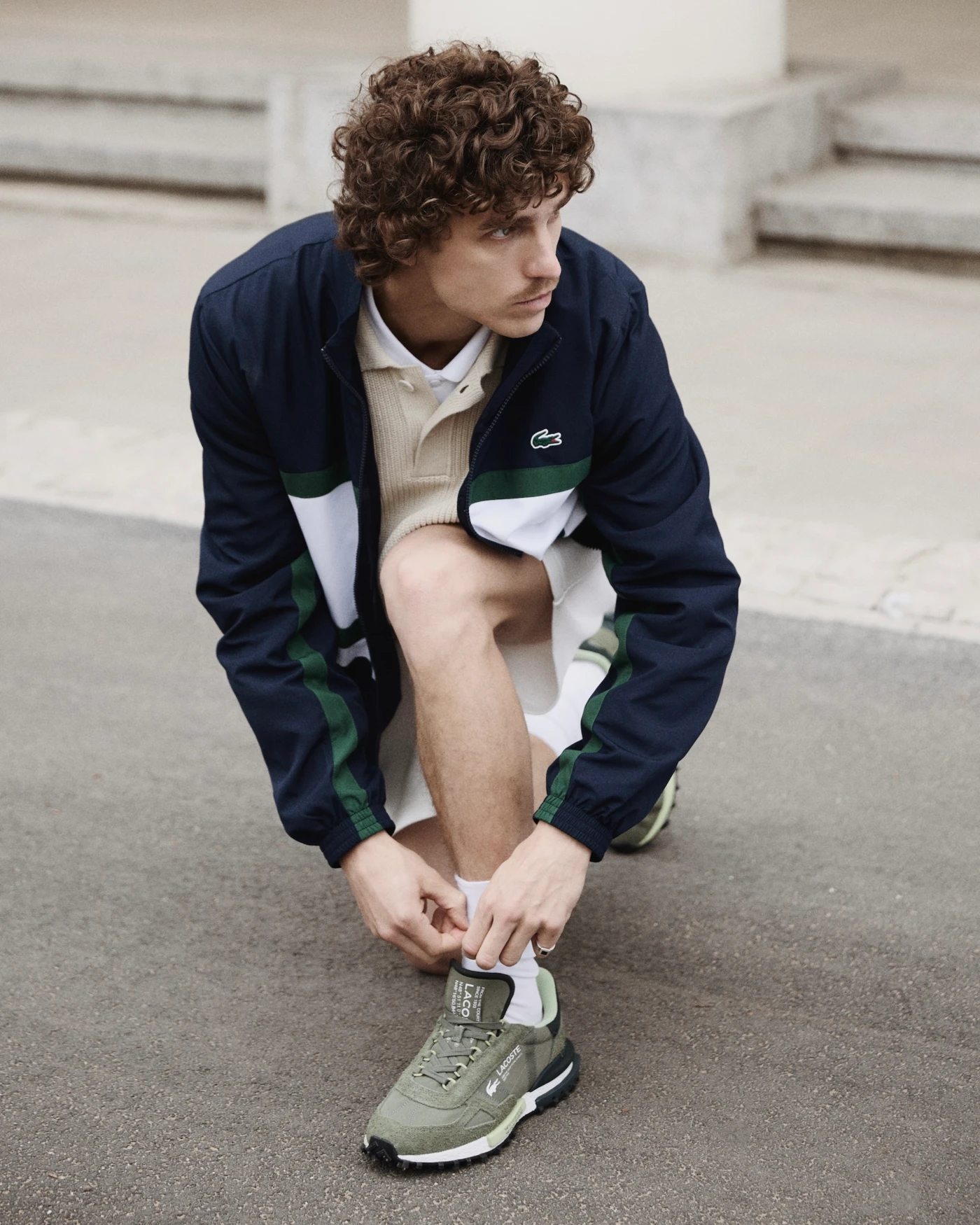 Model w butach Lacoste Elite Active