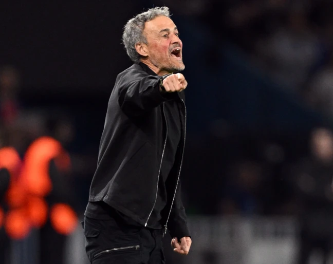 Luis Enrique podczas meczu Ligi Mistrz&oacute;w PSG-Liverpool