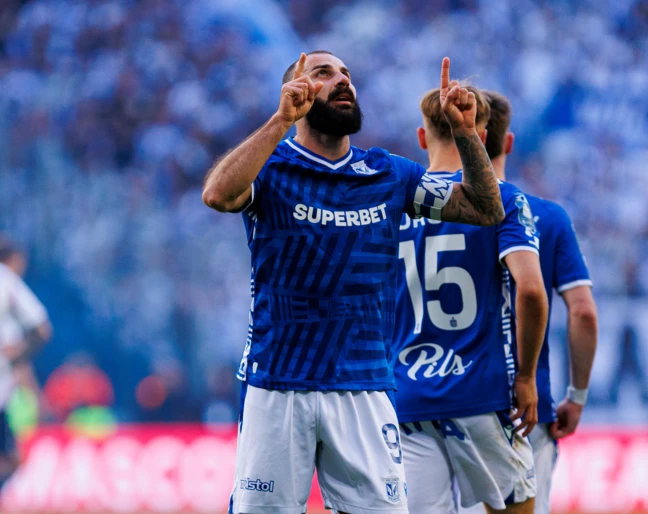 Gol-Ishaka-Lech-Poznań-liderem-Ekstraklasy (1)