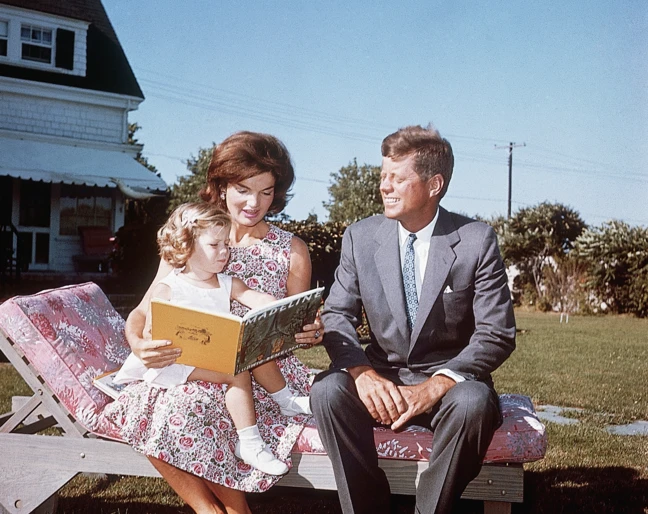 Jacqueline Kennedy i JFK z c&oacute;rką Caroline