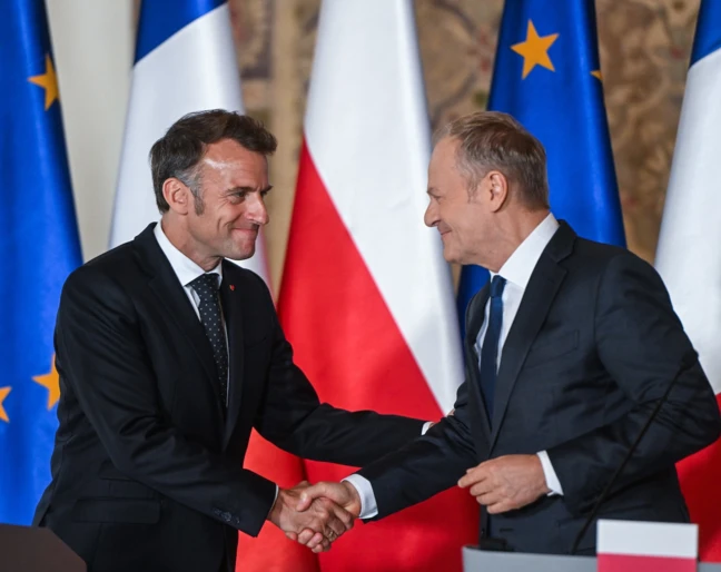 Donald Tusk z prezydentem Francji Emmanuelem Macronem