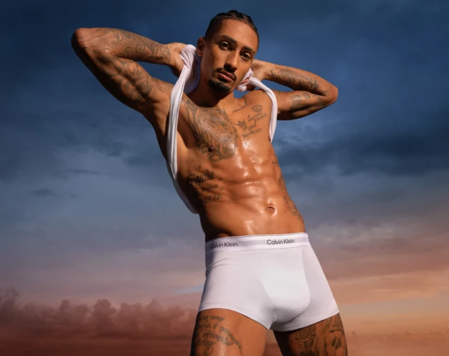 Raphinha twarzą nowej kampanii męskiej bielizny Calvin Klein