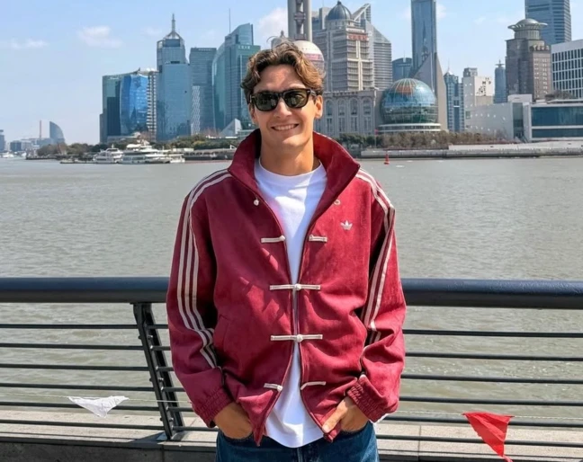 George Russell w viralowej kurtce adidas