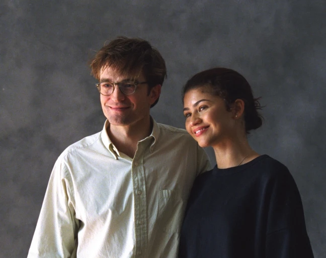 Kadr z filmu &bdquo;Drama" Robert Pattinson Zendaya