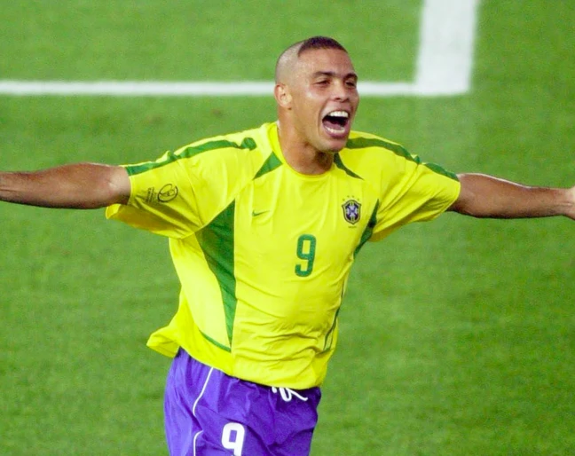 Ronaldo w koszulce reprezentacji Brazylii w 2002 roku
