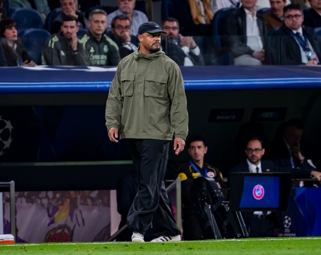 Vincent Kompany podczas meczu Ligi Mistrz&oacute;w Real Madryt vs. Bayern Monachium