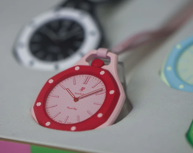Premiera zegark&oacute;w Audemars Piguet i Swatch