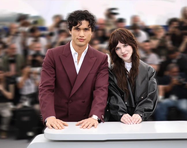 Charles Melton i Sophie Thatcher w specjalnym wywiadzie dla GQ Poland