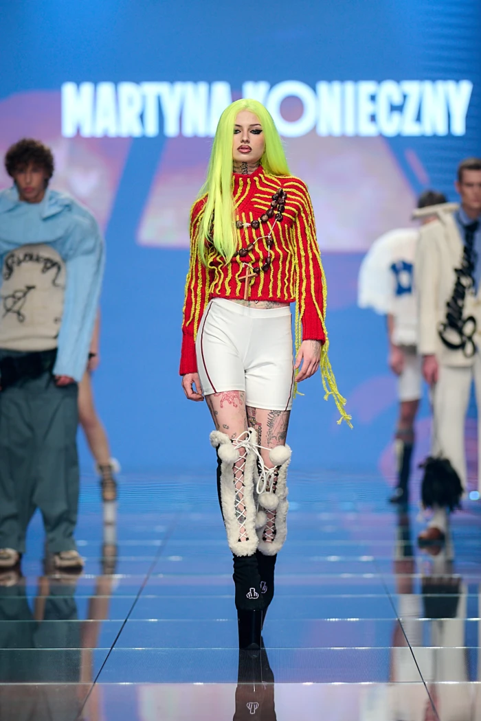 212_ZlotaNitka_291125_lr_fotFilipOkopny@FashionImages