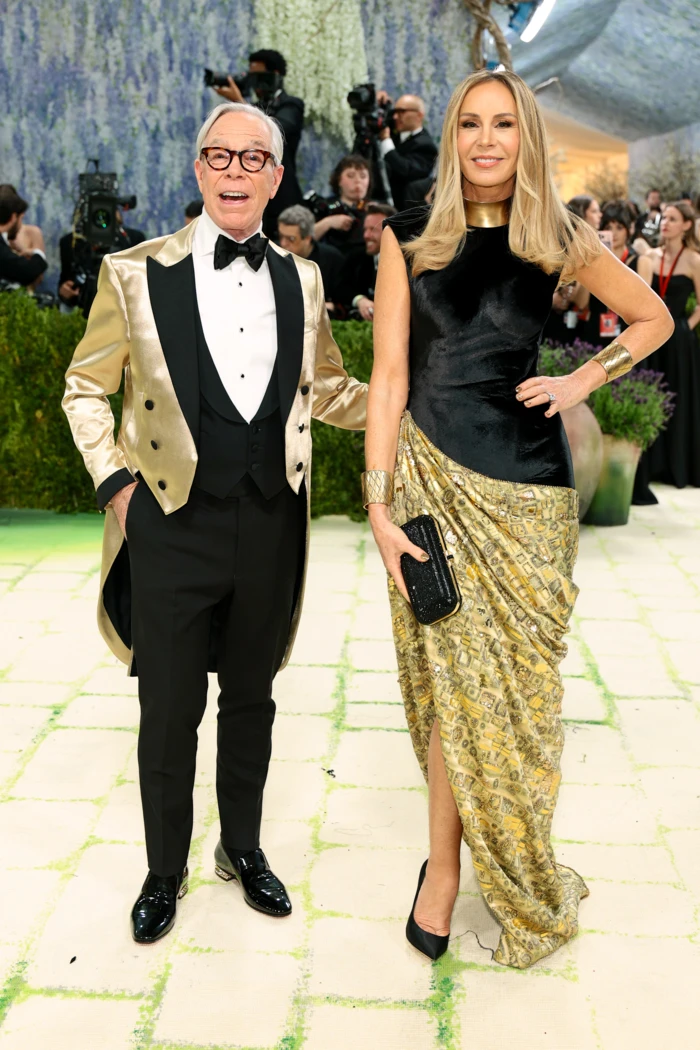 Projektant Tommy Hilfiger z żoną Dee ubrani od stóp do głów w projekty jego autorstwa