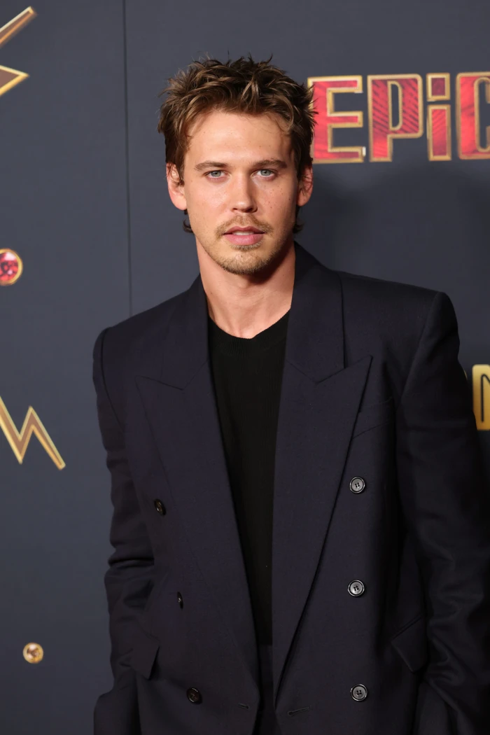 Modne fryzury męskie na wiosnę 2026 - Austin Butler
