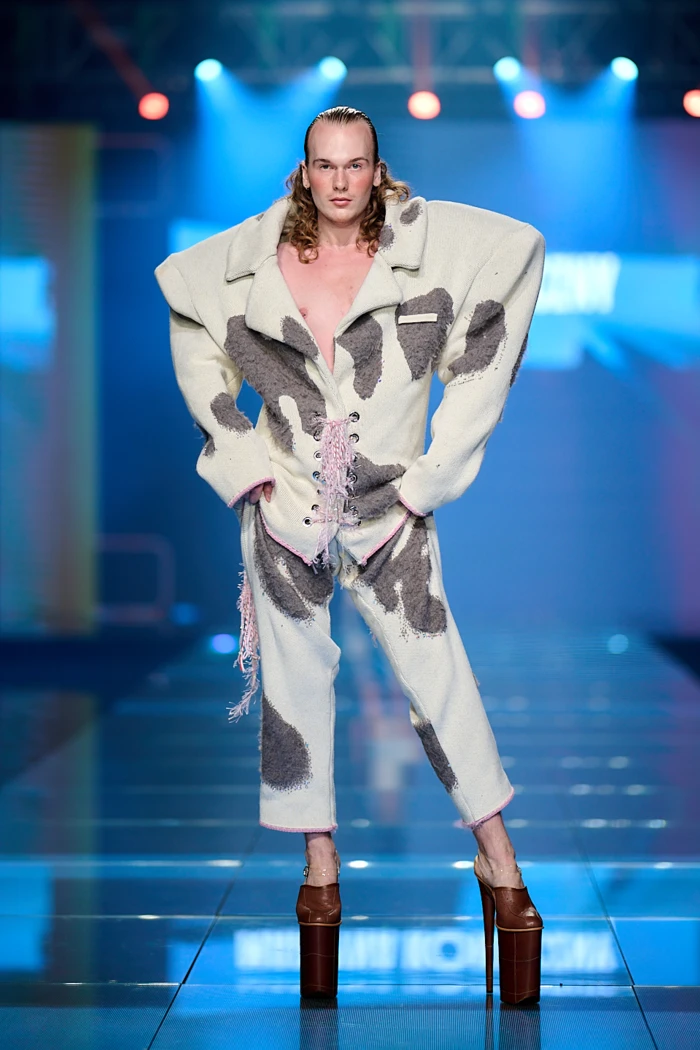 201_ZlotaNitka_291125_lr_fotFilipOkopny@FashionImages