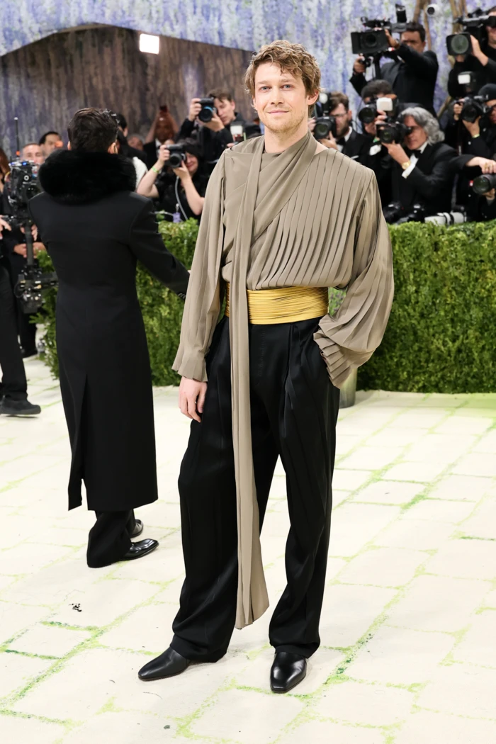 Aktor Joe Alwyn w Valentino