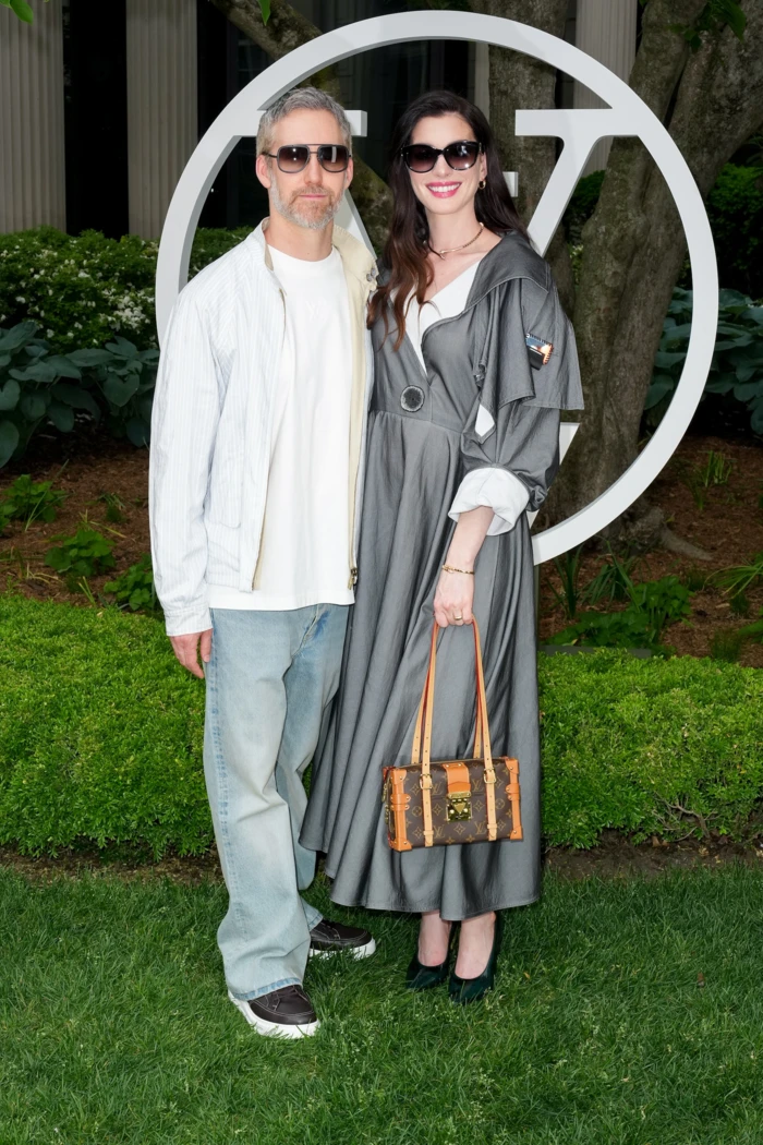 Adam Shulman i Anne Hathaway Louis Vuitton