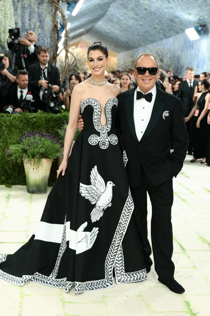 Anne Hathaway Met Gala