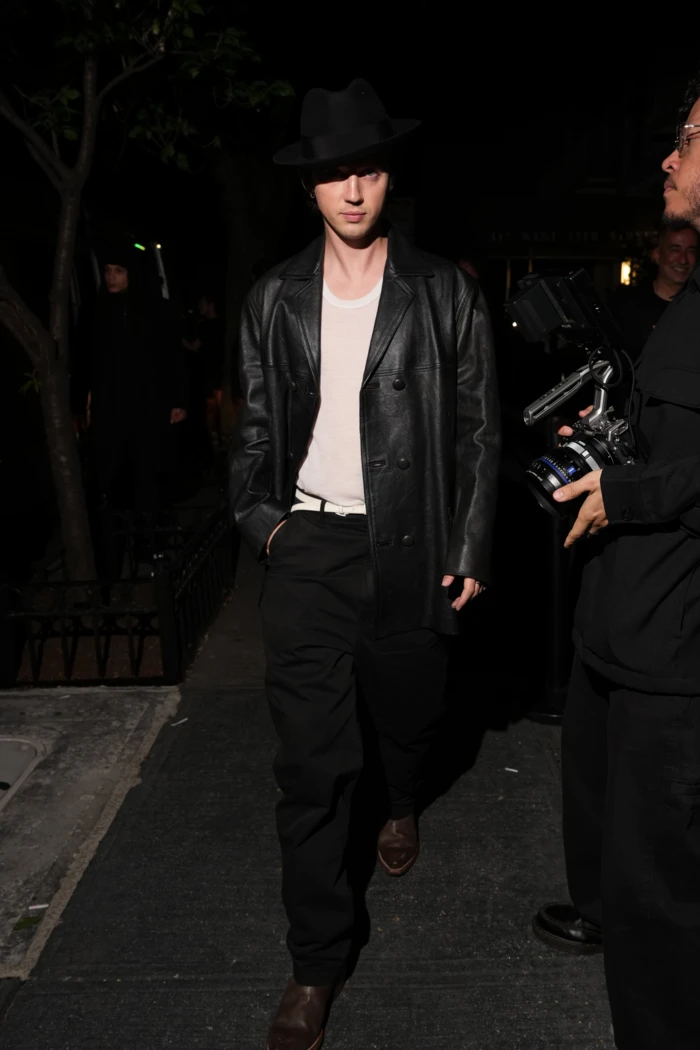 Troye Sivan na Met Gala 2026 after-party