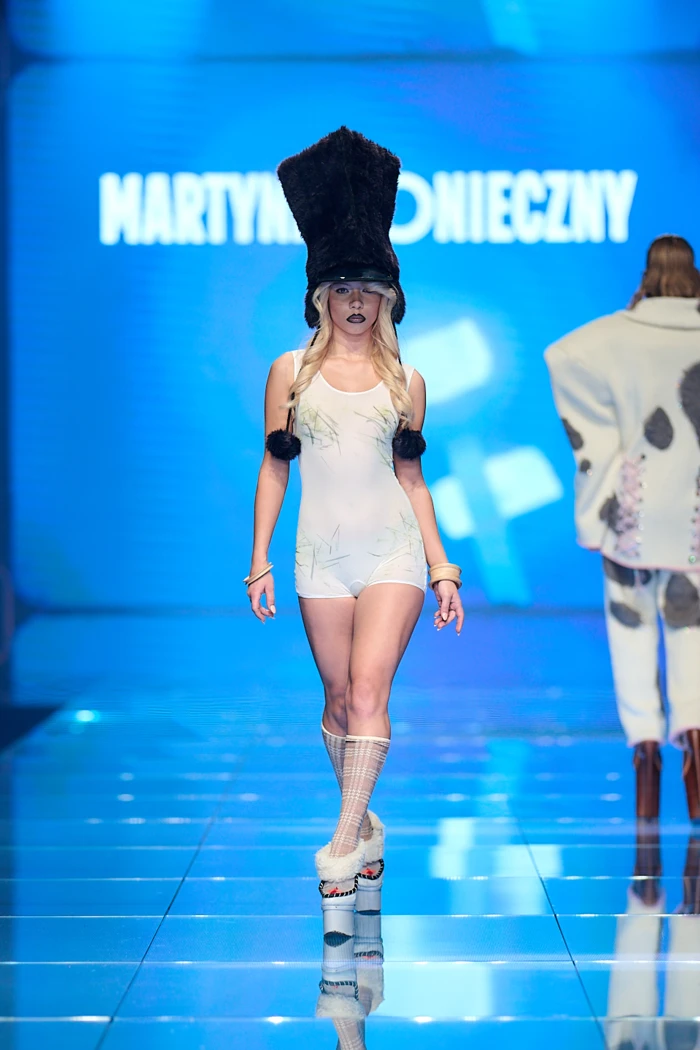 202_ZlotaNitka_291125_lr_fotFilipOkopny@FashionImages