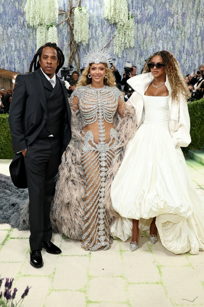 Raper Jay Z w Louis Vuitton, Beyonc&eacute; w kreacji projektu Oliviera Rousteinga, a ich c&oacute;rka Blue Ivy w sukni Balenciaga