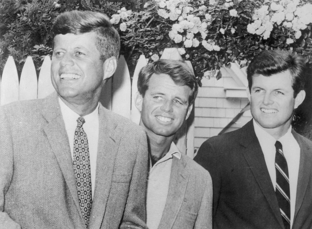 JFK z braćmi na rodzinnym spotkaniu