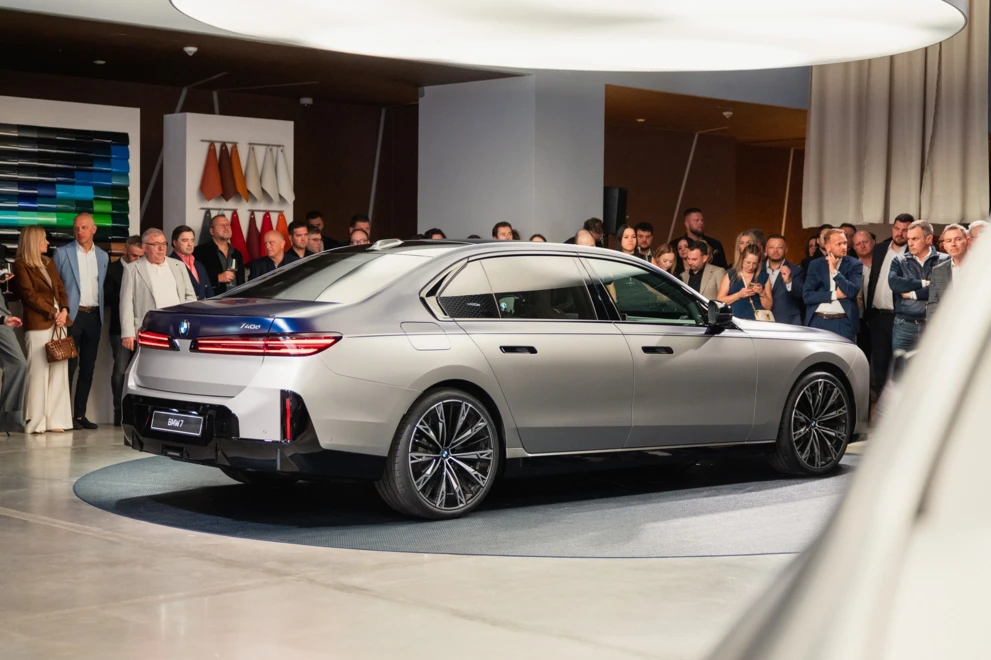 BMW7-218