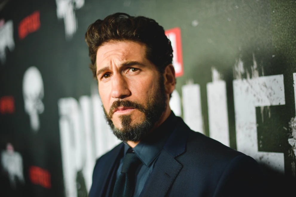 Jon Bernthal wciela się w Menelaosa