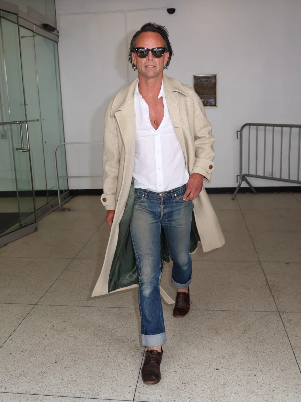 Walton Goggins w stylizacji A.P.C.