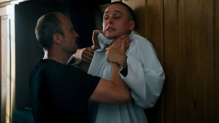 Ksiądz Tomasz w „Bożym Ciele” to jedna z kultowych ról Łukasza Simlata