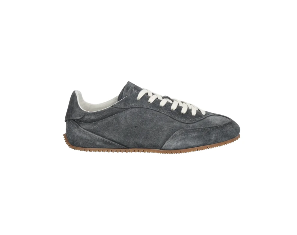 sneakersy zamszowe na wiosnę