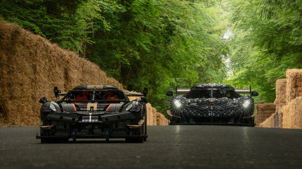 LEGO Technic Koenigsegg Goodwood Track_2