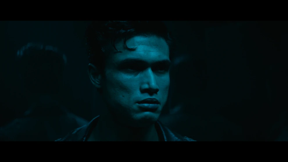Charles Melton w &bdquo;Jej piekle&rdquo;