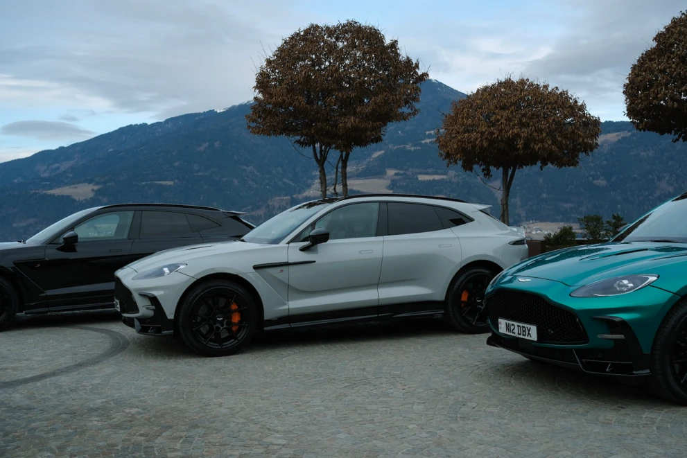 Aston Martin DBX S