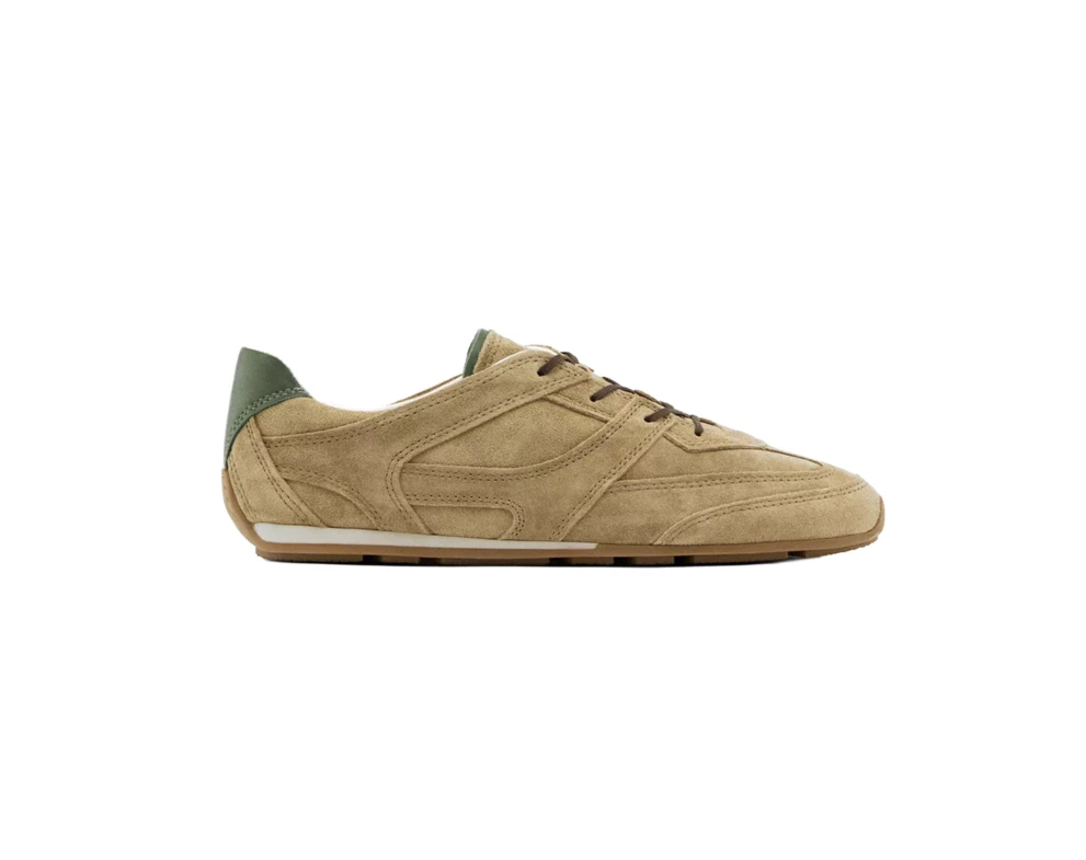 sneakersy zamszowe na wiosnę Massimo Dutti