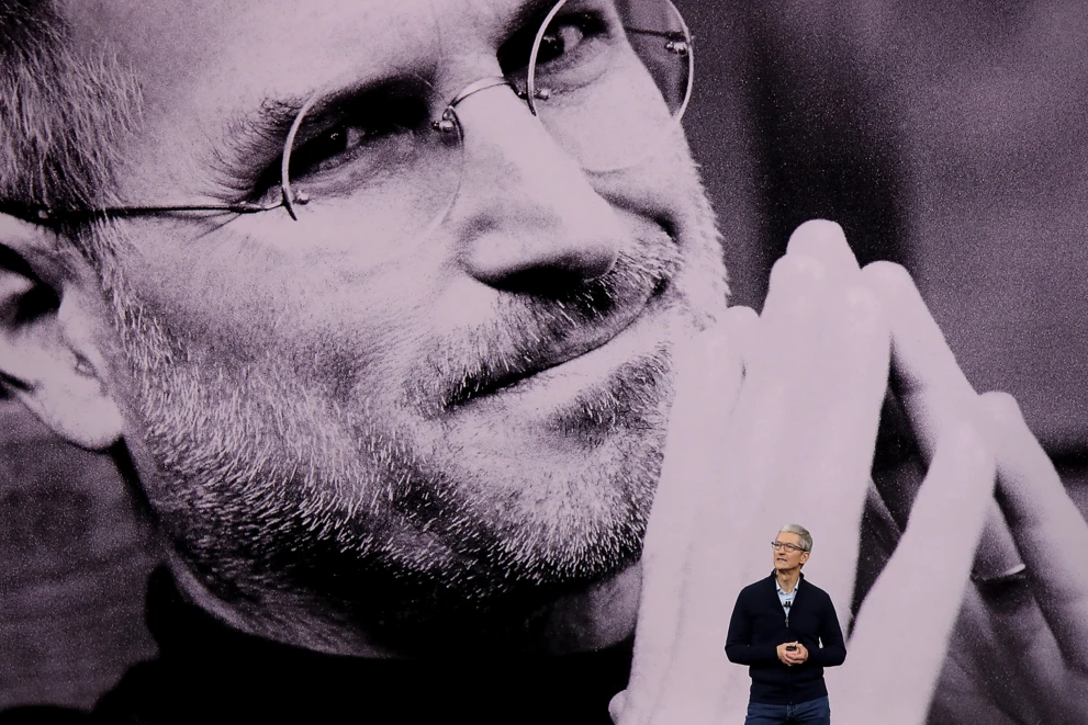 Firmę Apple założył Steve Jobs. Tim Cook był jego następcą