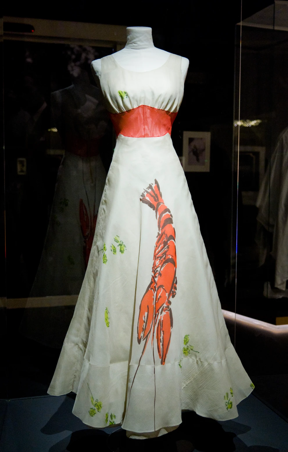 Suknia z homarem – projekt Schiaparelli i Dalego