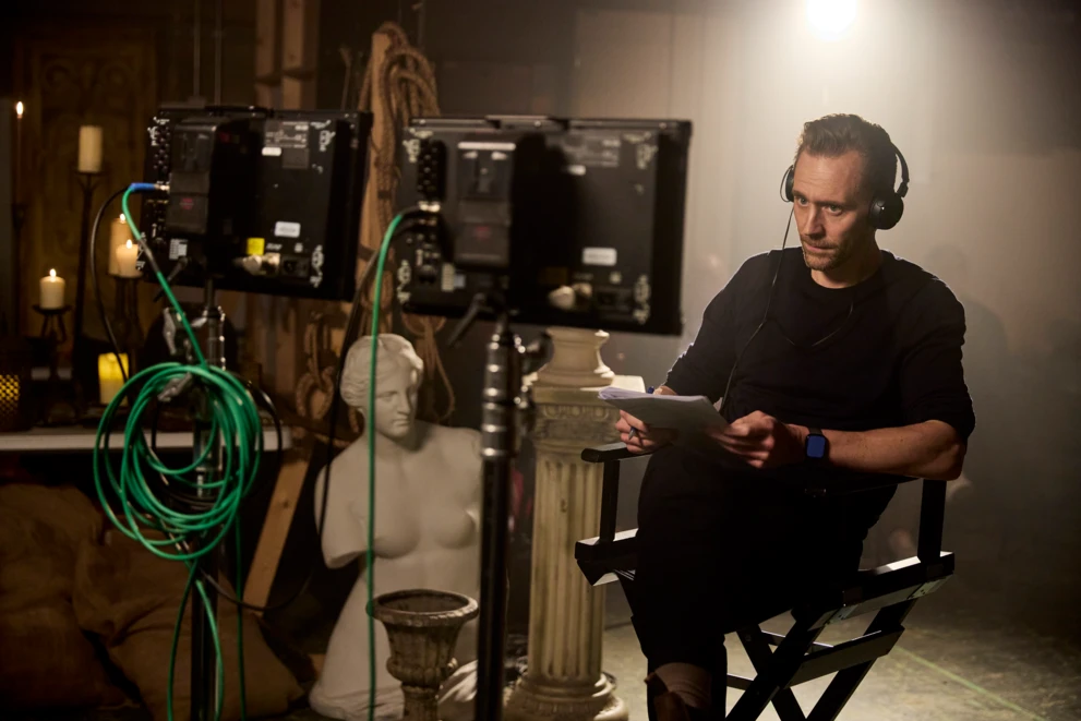103_Survival_PompeiiOutOfTimeWithTomHiddleston_026