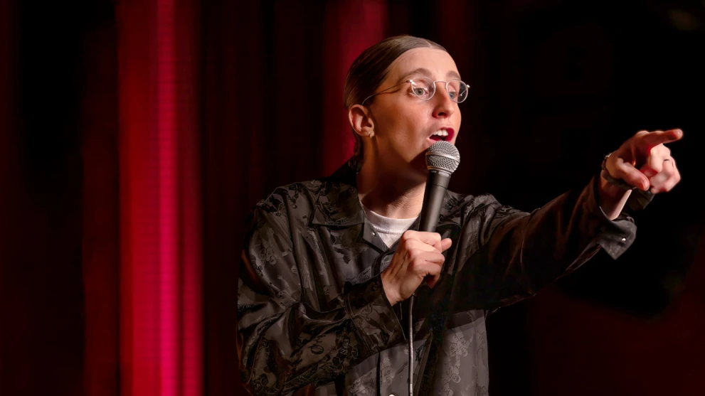 Kadr ze stand-up'u &bdquo;Robby Hoffman: Wake Up&rdquo;