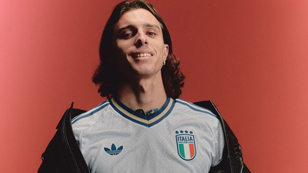 Riccardo Calafiori w koszulce adidas reprezentacji Włoch