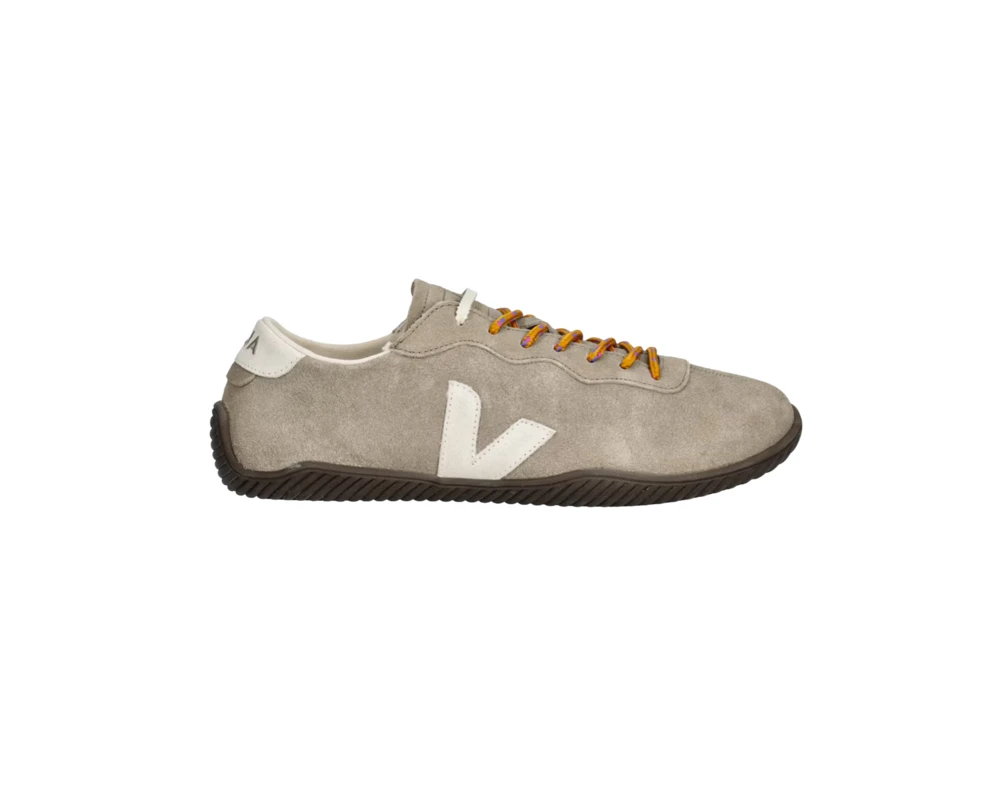 sneakersy zamszowe na wiosnę