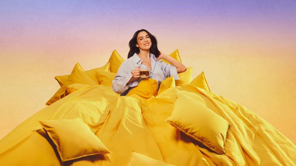 Dua Lipa w kamapnii Nespresso