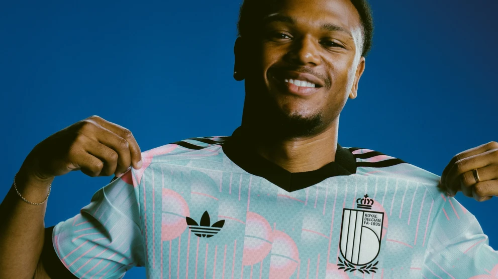Lois Openda w koszulce adidas reprezentacji Belgii