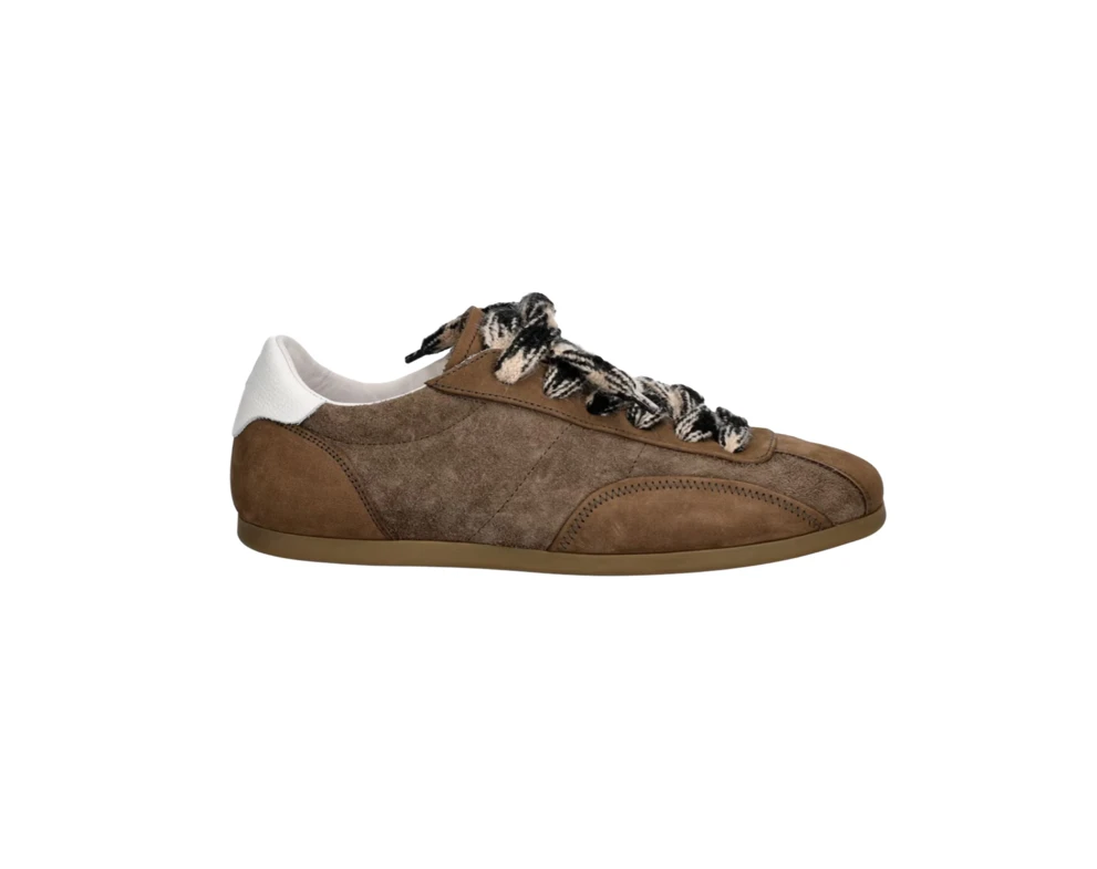 sneakersy zamszowe na wiosnę