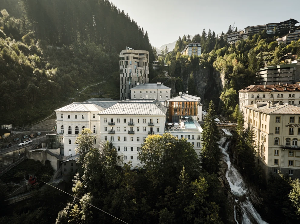 Na pierwszym planie Straubinger Grand Hotel w Bad Gastein, (c) materiały prasowe
