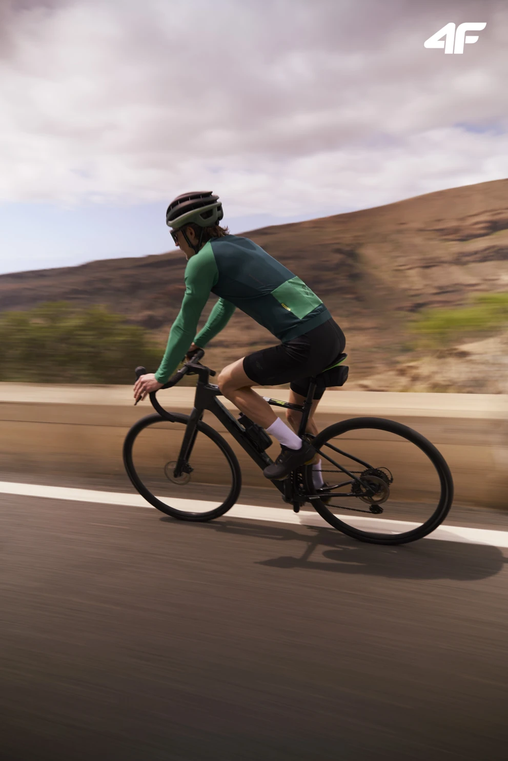 Ubrania dla kolarzy 4F CYCLING