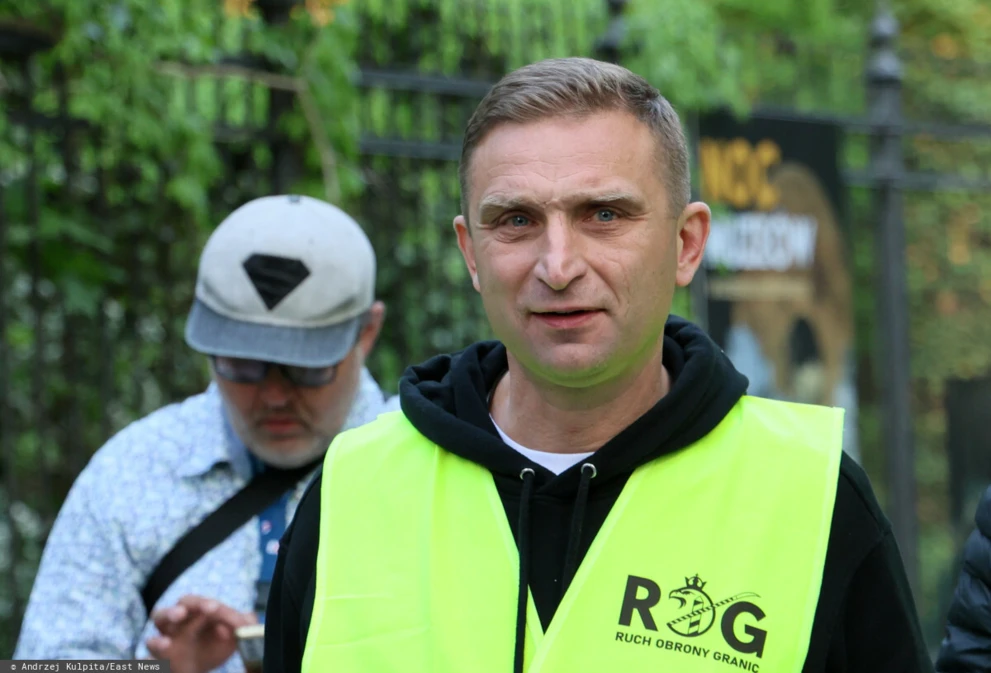 Protestujący Robert Bąkiewicz